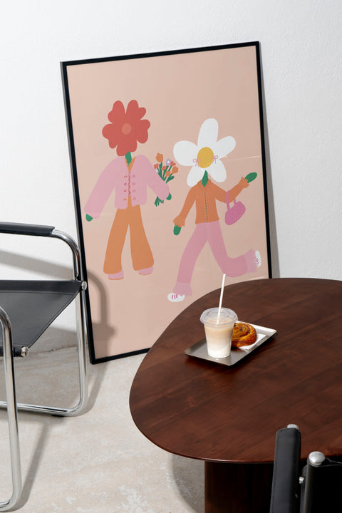 BFF poster visad med ram som tillval i miljö – FrenzyFrame