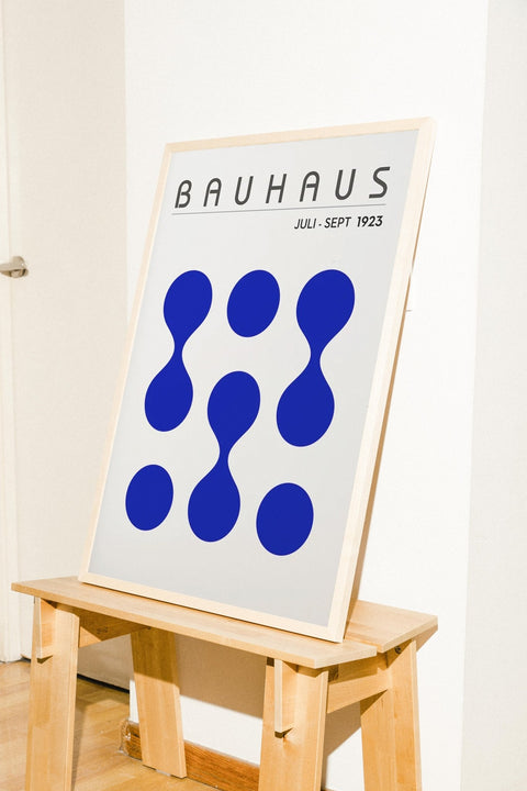 Bauhaus Blue Construct poster visad med valgfri ram – FrenzyFrame