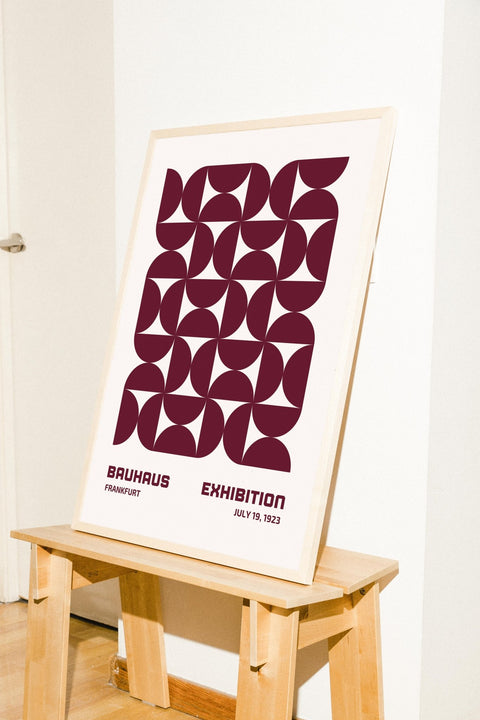 Bauhaus Rhythm poster visad med valmöjlig ram i stilren miljö – FrenzyFrame