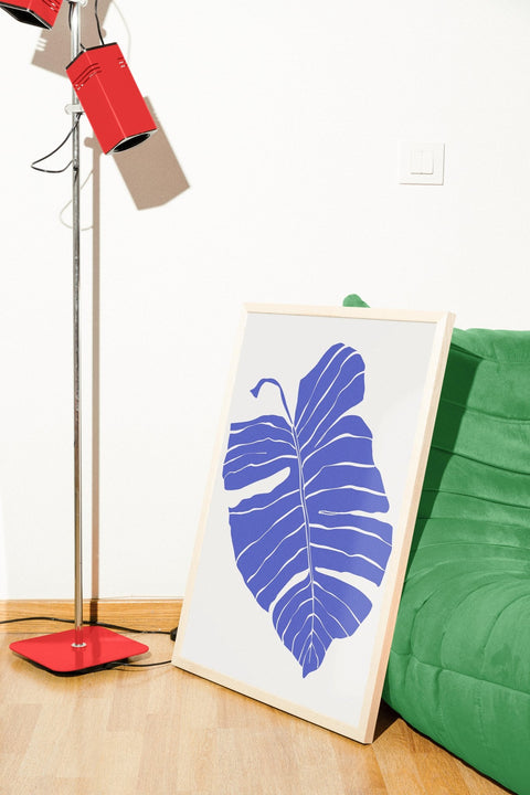 Blue Leaf Energy poster visad med ram som tillval – FrenzyFrame