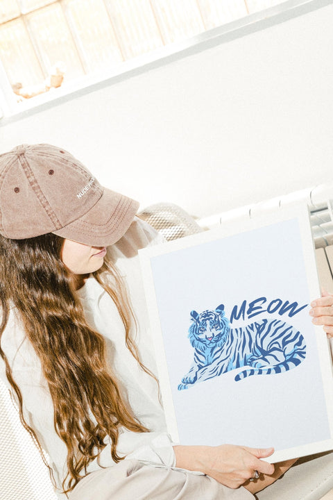 Blue Meow poster visad med valfri ram – FrenzyFrame