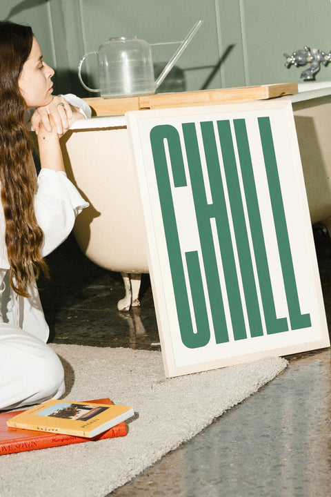 CHILL No.3 poster visad med ram som tillval i miljö – FrenzyFrame