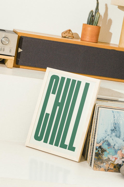 CHILL No.3 poster visad med valfri ram i inredning – FrenzyFrame