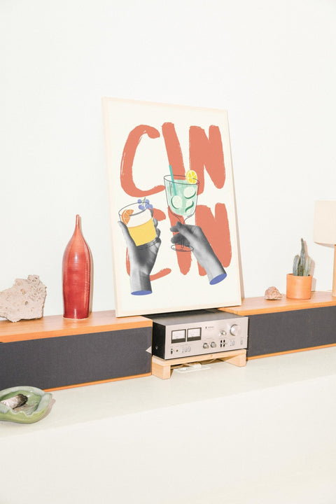 Cin Cin Club poster visad med valfri ram på vägg – FrenzyFrame