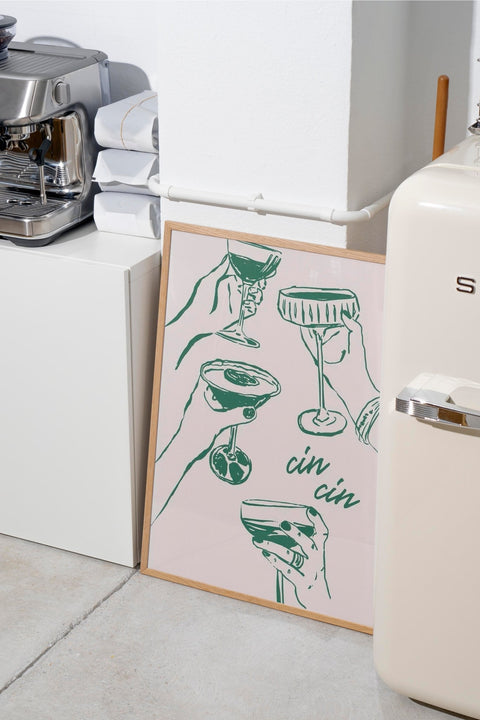 Cin Cin Green poster visad med ram som tillval i miljö – FrenzyFrame