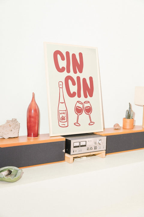 Cin Cin Rosso poster i miljöbild med ram som tillval – FrenzyFrame