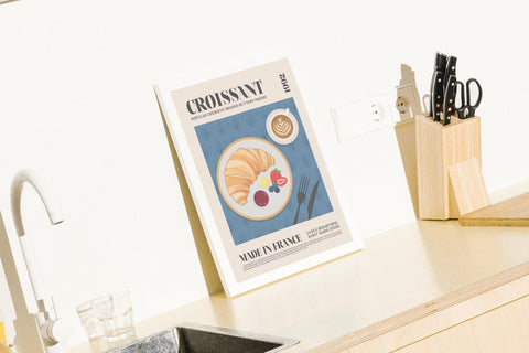 Croissant à Paris poster visad med ram som tillval – FrenzyFrame