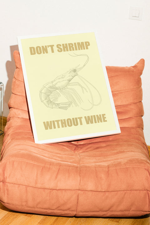 Don't shrimp without wine poster i miljö med valfri ram – FrenzyFrame