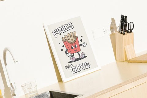 Fries Before Guys poster visad med ram som tillval – FrenzyFrame