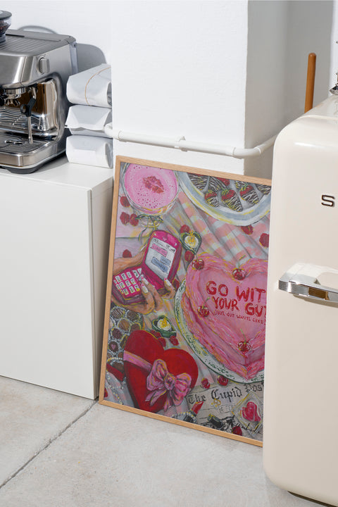 Go With Your Gut poster visad med valfri ram – FrenzyFrame
