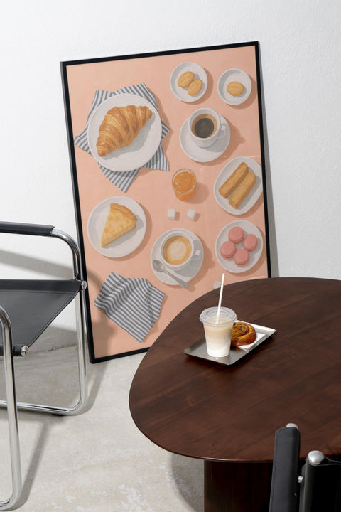 Le Petit Brunch poster med ram som tillval i miljöbild – FrenzyFrame