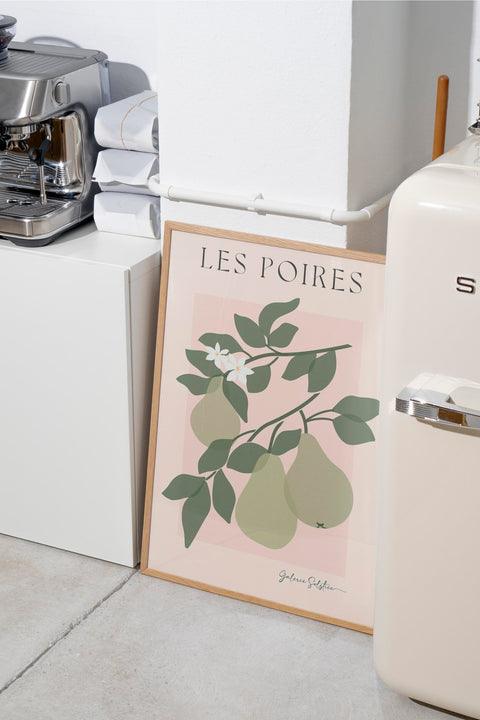 Les Poires poster från FrenzyFrame visad med valfri ram i en inredning