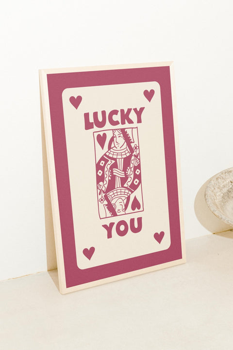Lucky You poster visad med ram som tillval i miljö – FrenzyFrame