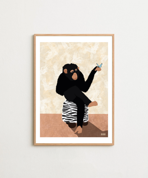 Monkey and Butterfly poster visad med ram som tillval – FrenzyFrame
