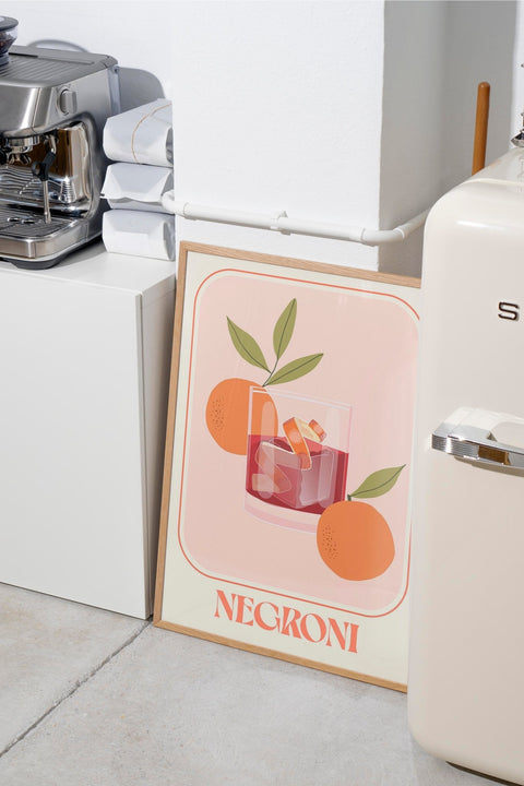 Negroni Nights poster i miljö, visad med ram som tillval – FrenzyFrame