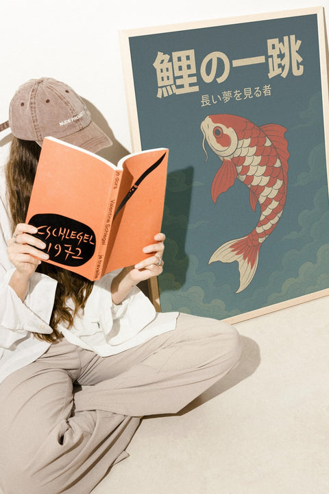 Nishikigoi No.3 poster med japansk karpdesign visad med valfri ram – FrenzyFrame
