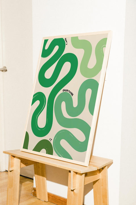 Overthinkin' in Green poster visad med ram som tillval – FrenzyFrame