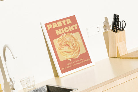 Pasta Night poster visad med valfri ram – FrenzyFrame kökstavla