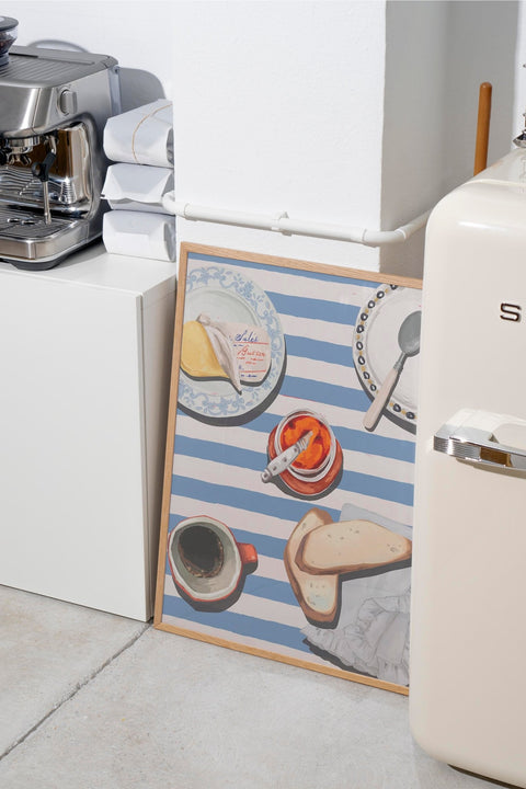 Petit Déjeuner poster med ram som tillval i hemmet – FrenzyFrame