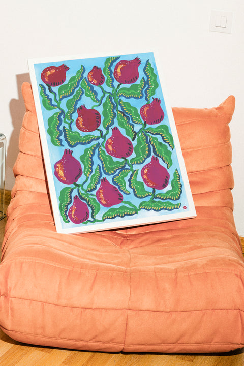 Pomegranates poster visad med ram som tillval i miljö – FrenzyFrame