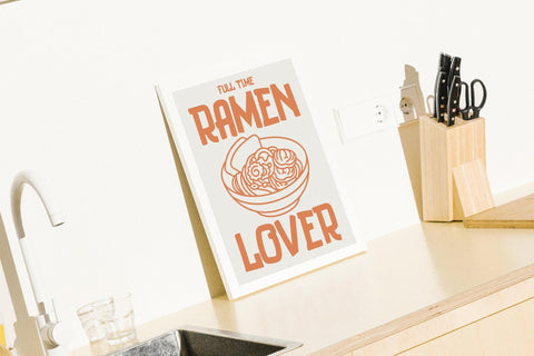 Ramen Lover poster visad med ram som tillval i miljö – FrenzyFrame