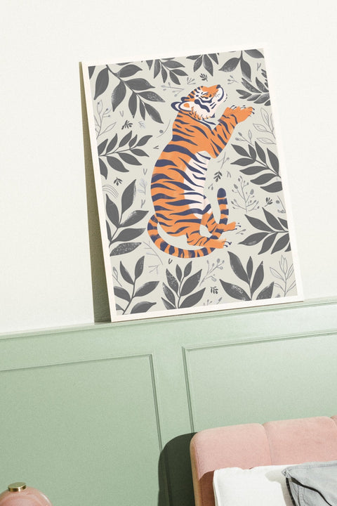 Sleepy Tiger poster visad med valfri ram – FrenzyFrame