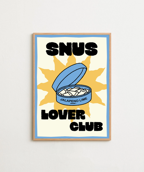 Snus Lover Club poster visad med ram som tillval – FrenzyFrame