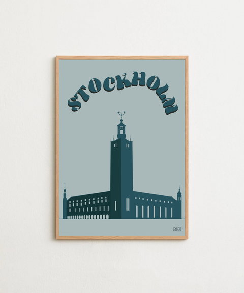 Stockholm Blå poster visad med blå ram som tillval – FrenzyFrame