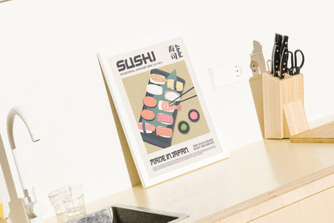Sushi poster visad med ram som tillval i miljö – FrenzyFrame