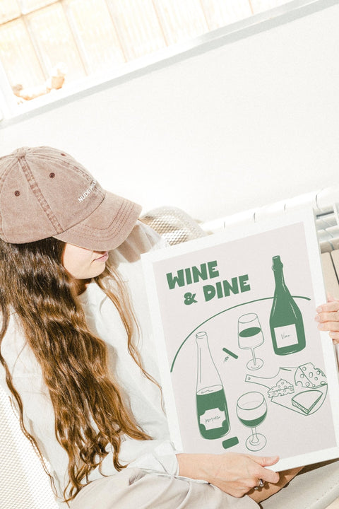 Table for Two poster visad med ram som tillval i miljö – FrenzyFrame