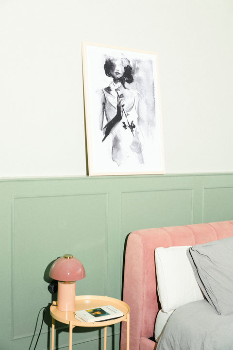 The Rose poster visad med ram som tillval i hemmet – FrenzyFrame