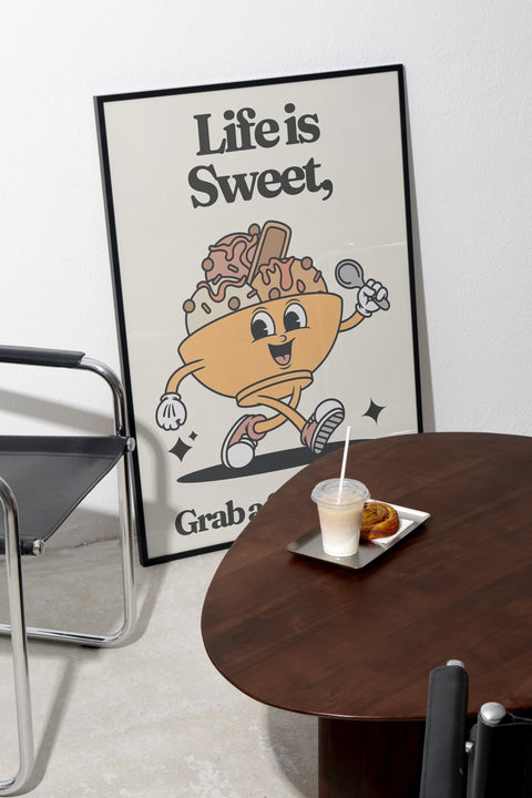 The Sweet Life poster visad med ram som tillval i hemiljö – FrenzyFrame