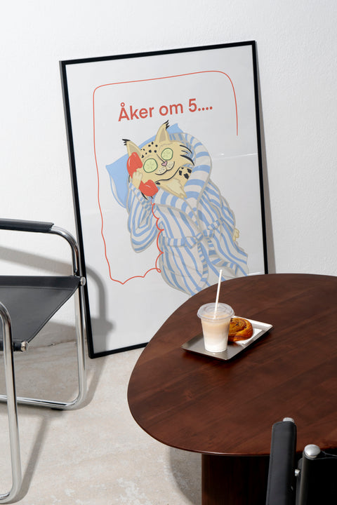 Tidsoptimisten poster i miljöbild med valfri ram – FrenzyFrame
