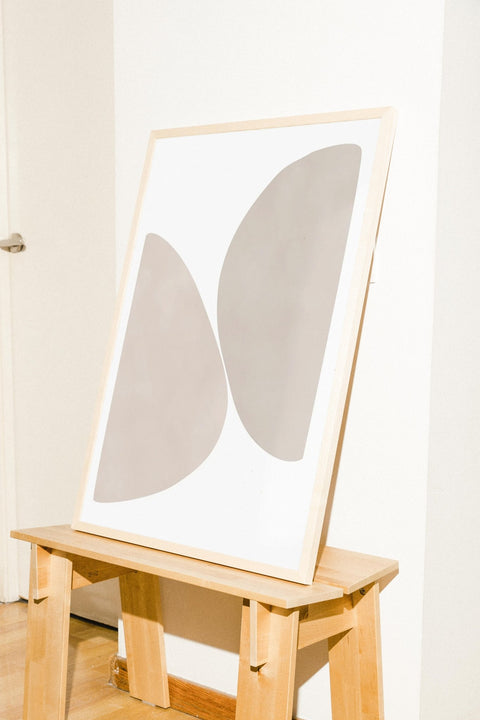Two Becoming poster visad med ram som tillval i miljö – FrenzyFrame