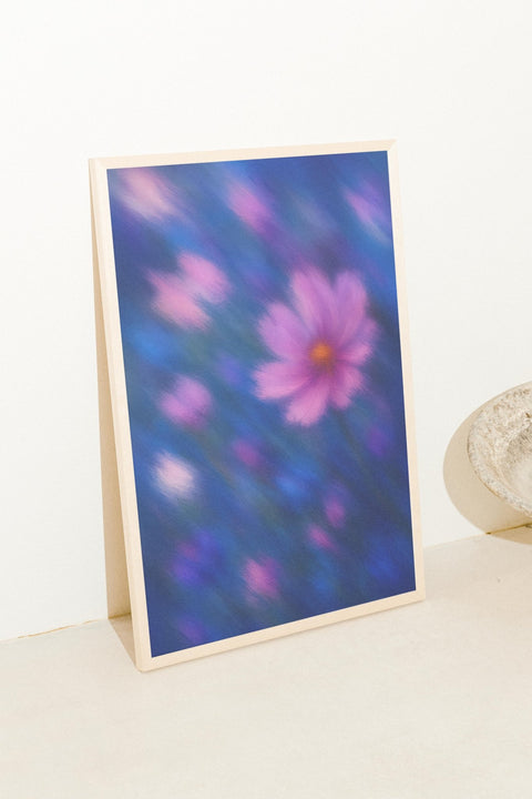 Violet Blur poster visad med ram som tillval – FrenzyFrame
