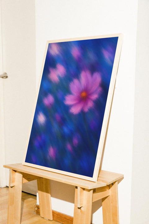Violet Blur poster visad med ram som tillval – FrenzyFrame