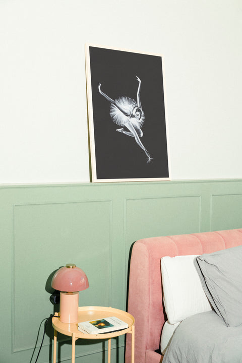 White Swan poster visad med valfri ram – FrenzyFrame