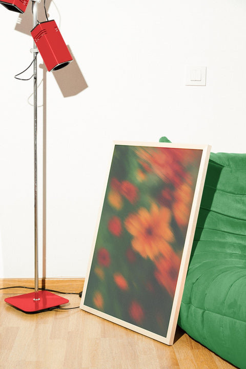 Wild Bloom Blur poster visad med valgfri ram – FrenzyFrame