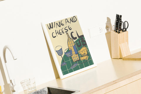 Wine Club poster visad med ram som tillval i miljö – FrenzyFrame